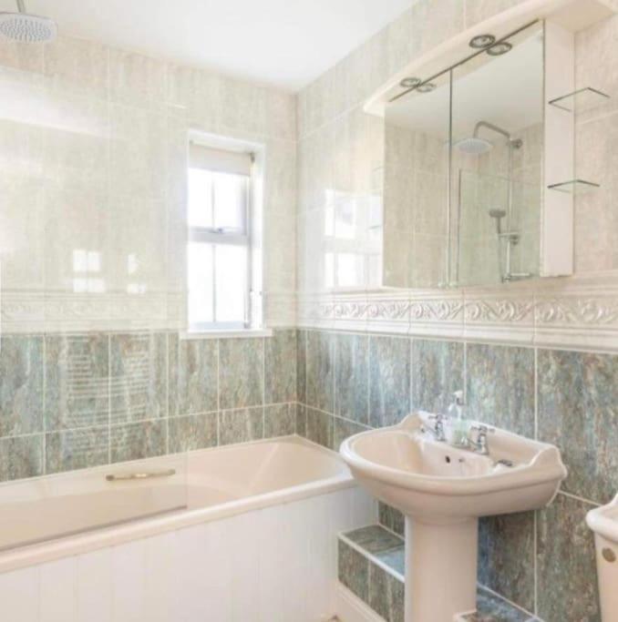 Beautiful Large Property, Sleeps 9 Walking Distance To The Sea , Beaches And Restaurants Fantastic Interior ليم ريجيس المظهر الخارجي الصورة
